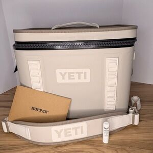 YETI Hopper Flip 18 in Cape Taupe